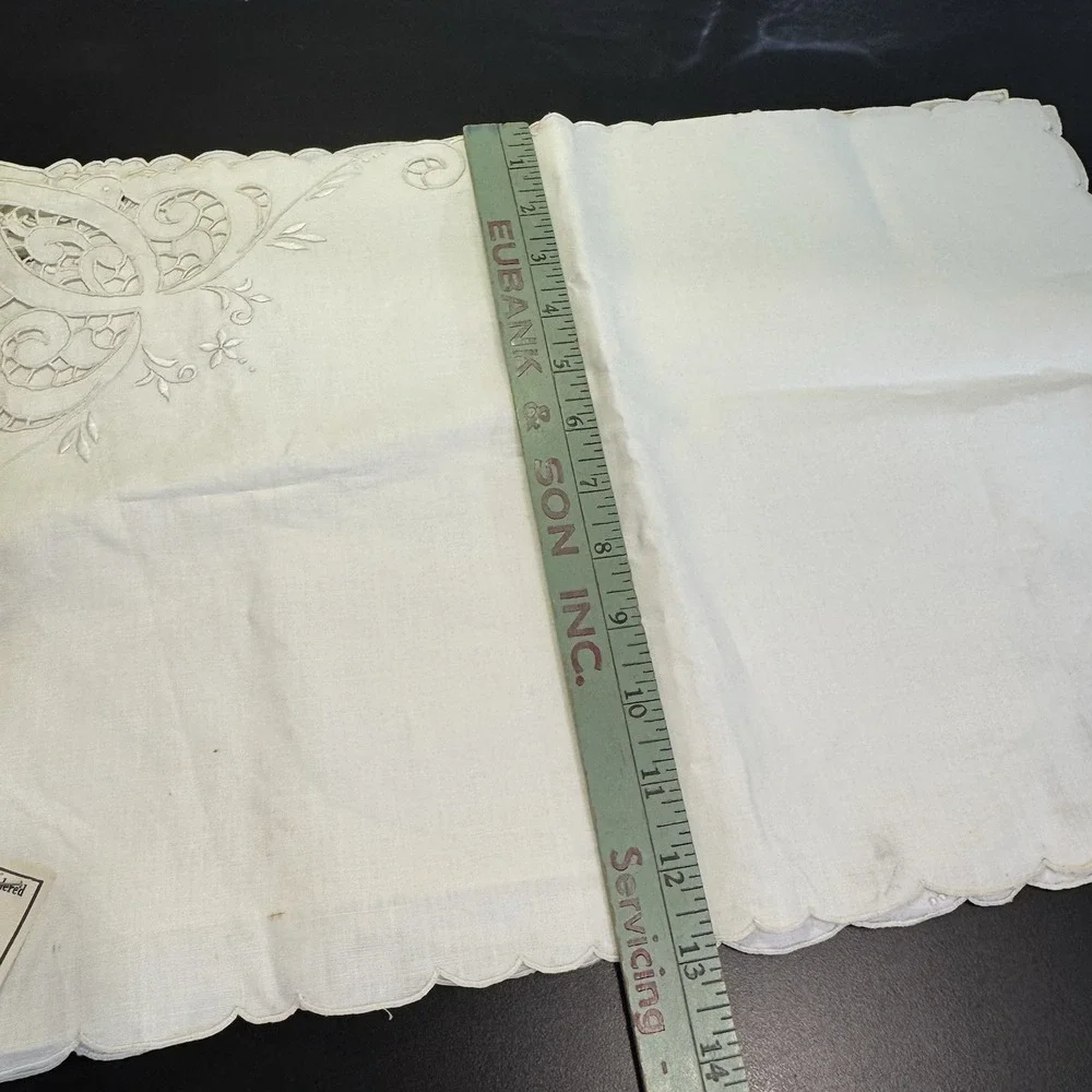 Vintage Irish‎ Linen & Lace Matching Placemats Lot of 4  Hand Embroidered